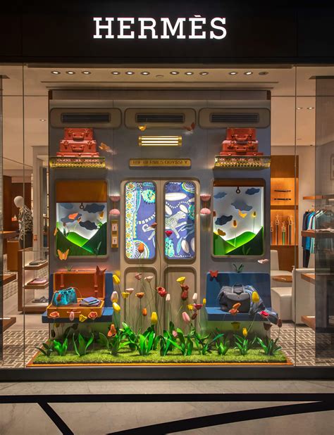 Hermes window displays images